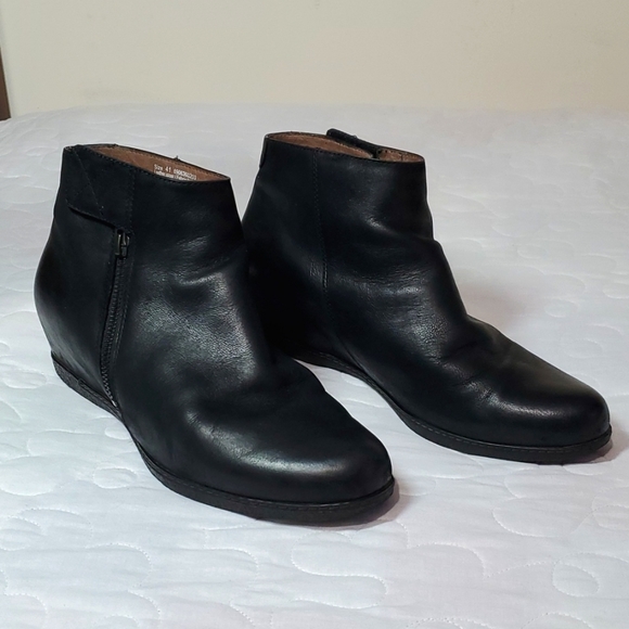 dansko leanna bootie